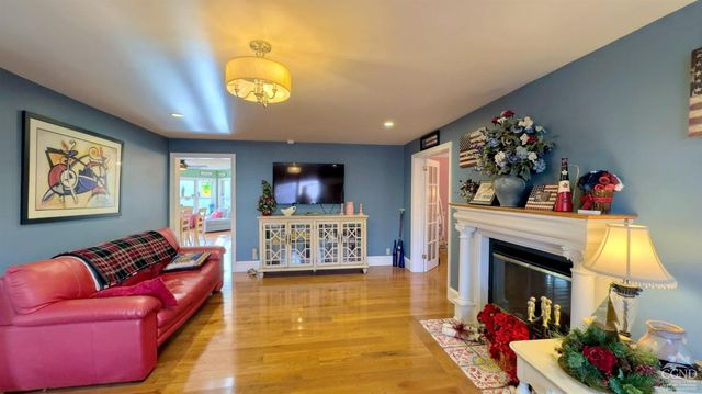 66 Castle Point, Athens, NY 12015