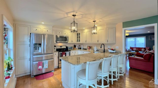 66 Castle Point, Athens, NY 12015