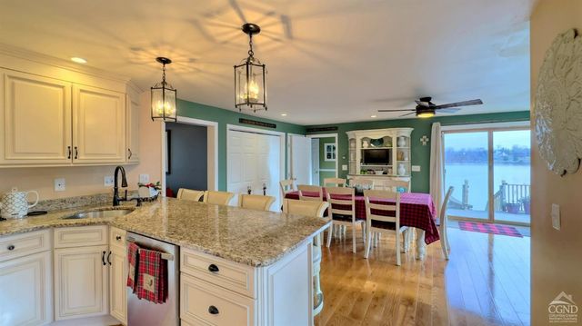 66 Castle Point, Athens, NY 12015