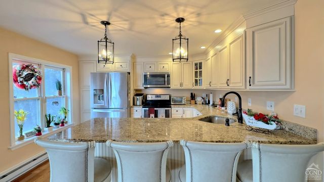 66 Castle Point, Athens, NY 12015