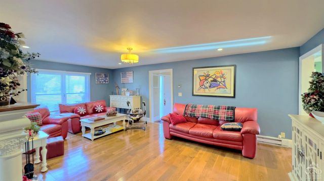 66 Castle Point, Athens, NY 12015