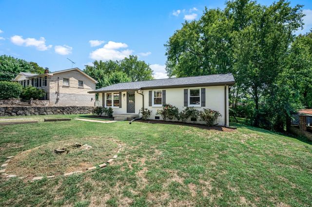 205 Cedar Dr, Franklin, TN 37064