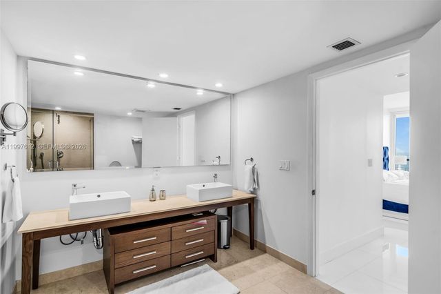 495 Brickell Ave 5301, Miami, FL 33131