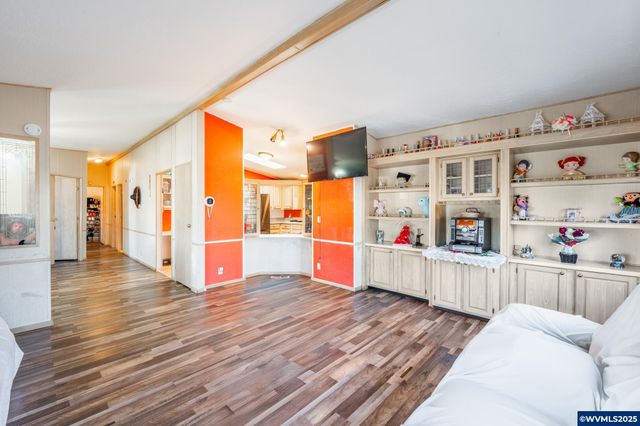 5064 Silver Lp NE, Salem, OR 97305