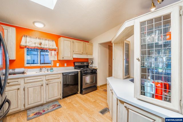 5064 Silver Lp NE, Salem, OR 97305