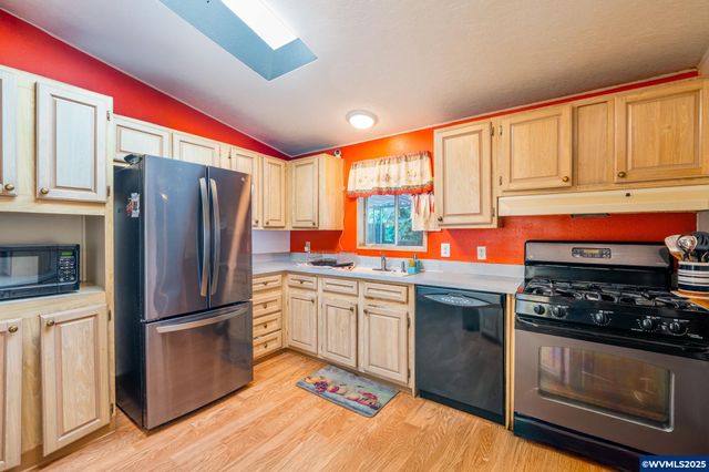 5064 Silver Lp NE, Salem, OR 97305