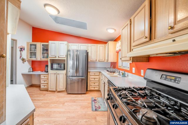 5064 Silver Lp NE, Salem, OR 97305