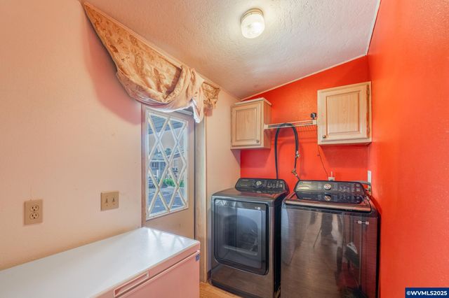 5064 Silver Lp NE, Salem, OR 97305