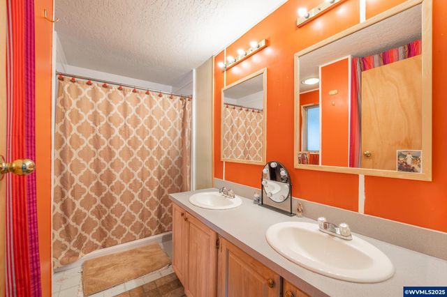 5064 Silver Lp NE, Salem, OR 97305