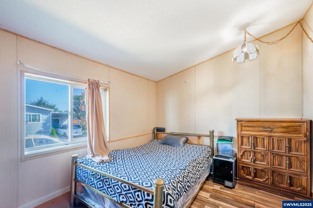 5064 Silver Lp NE, Salem, OR 97305