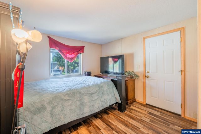 5064 Silver Lp NE, Salem, OR 97305