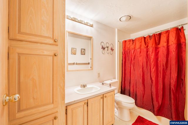 5064 Silver Lp NE, Salem, OR 97305