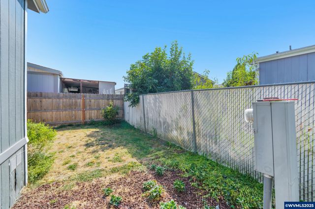 5064 Silver Lp NE, Salem, OR 97305