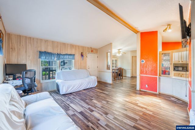 5064 Silver Lp NE, Salem, OR 97305