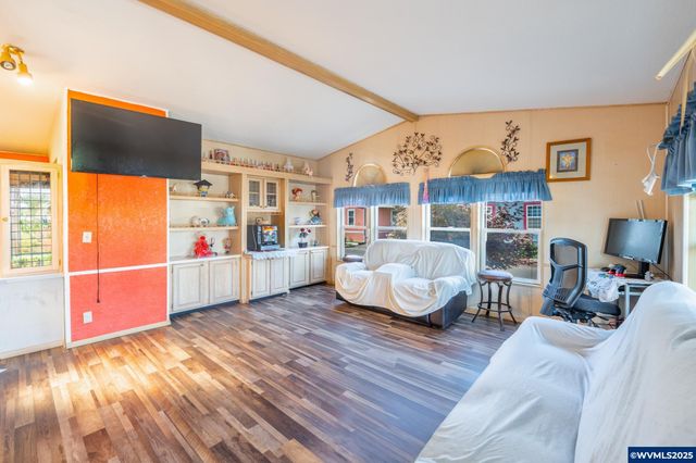 5064 Silver Lp NE, Salem, OR 97305