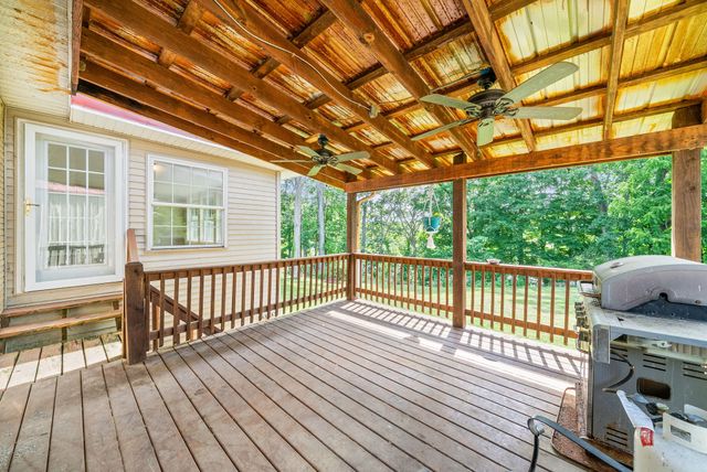 457 Lakeland Dr, Dover, TN 37058