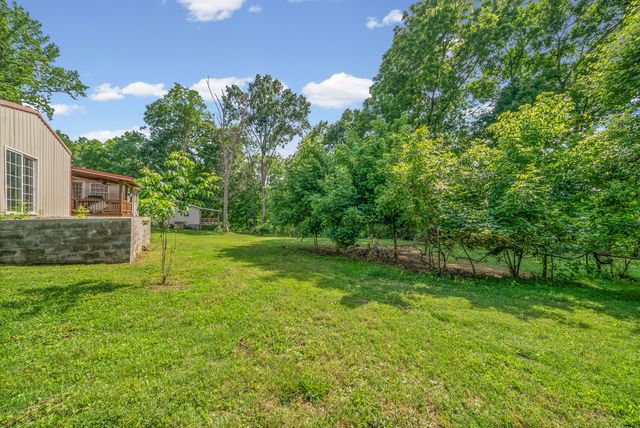 457 Lakeland Dr, Dover, TN 37058