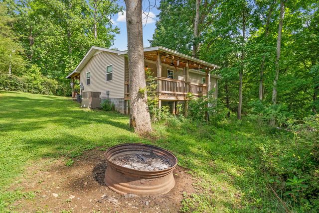 457 Lakeland Dr, Dover, TN 37058