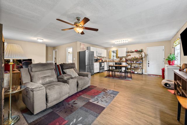 457 Lakeland Dr, Dover, TN 37058