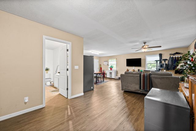 457 Lakeland Dr, Dover, TN 37058