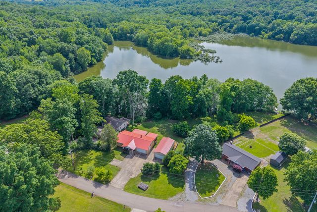 457 Lakeland Dr, Dover, TN 37058