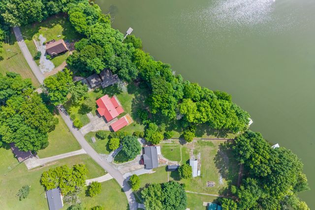 457 Lakeland Dr, Dover, TN 37058