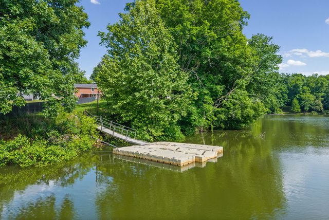 457 Lakeland Dr, Dover, TN 37058