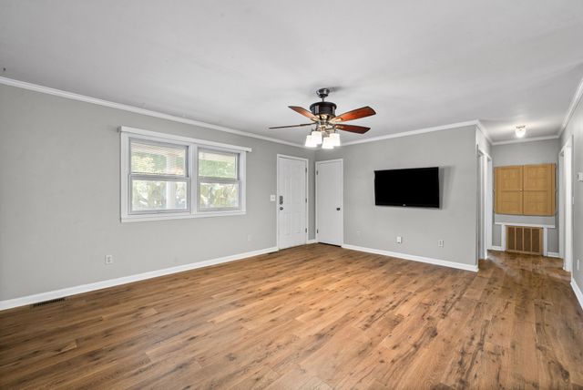 457 Lakeland Dr, Dover, TN 37058