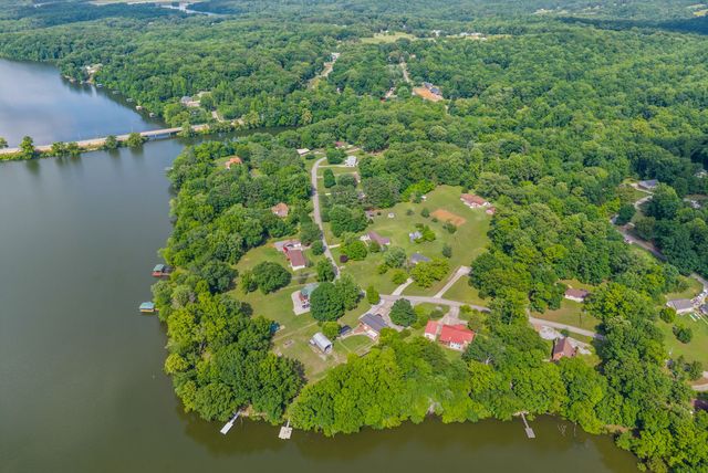 457 Lakeland Dr, Dover, TN 37058