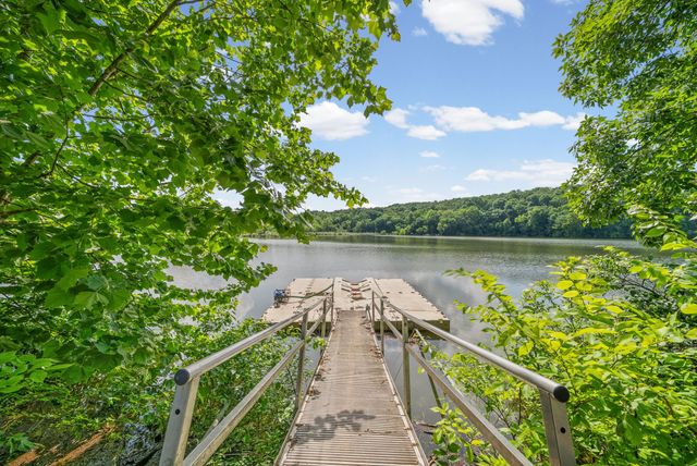 457 Lakeland Dr, Dover, TN 37058