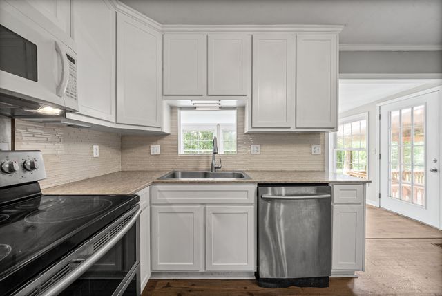 457 Lakeland Dr, Dover, TN 37058