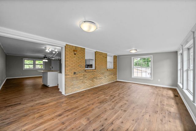 457 Lakeland Dr, Dover, TN 37058