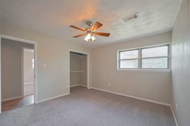 111 N 11th Street, Highlands, TX 77562