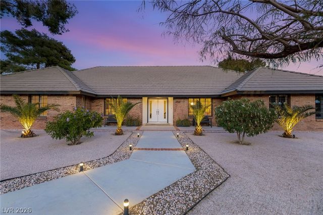 2713 South Miller Lane, Las Vegas, NV 89117