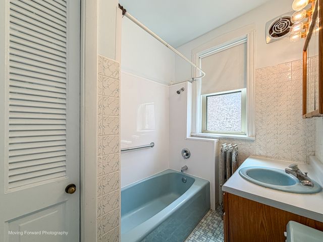 3342 S Lowe Avenue, Chicago, IL 60616
