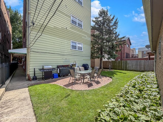 3342 S Lowe Avenue, Chicago, IL 60616
