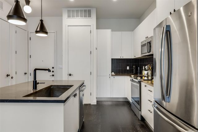 800 Embassy DR 513, Austin, TX 78702