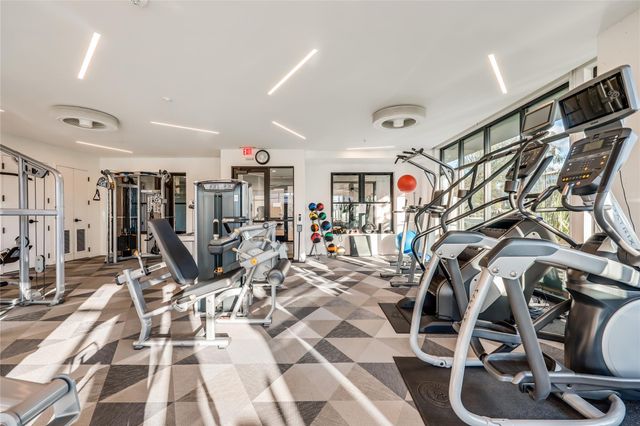 800 Embassy DR 513, Austin, TX 78702