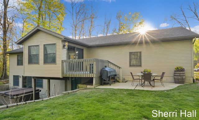 7861 S West County Line Road, Greenville, MI 48838