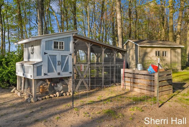 7861 S West County Line Road, Greenville, MI 48838