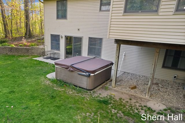 7861 S West County Line Road, Greenville, MI 48838