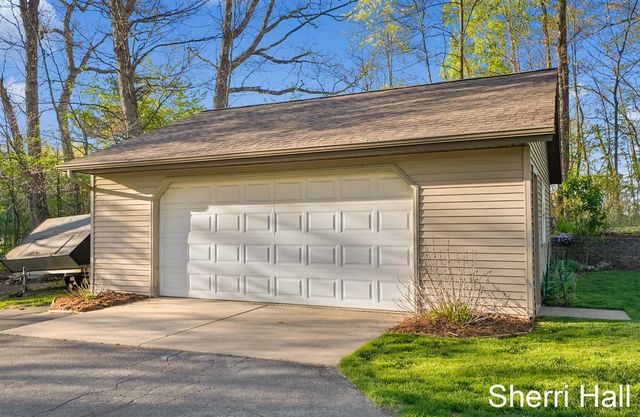 7861 S West County Line Road, Greenville, MI 48838