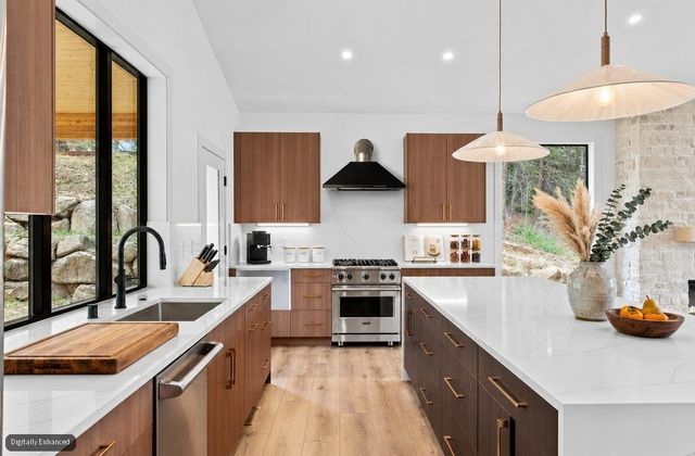 5211 S Fairfax Ln, Spokane Valley, WA 99037