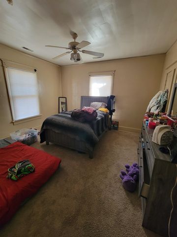 2557 SELECT AVE, Memphis, TN 38114