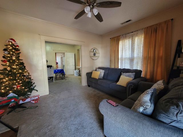 2557 SELECT AVE, Memphis, TN 38114