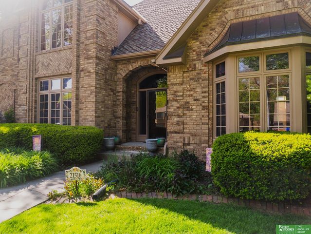 21516 Arbor Street, Elkhorn, NE 68022