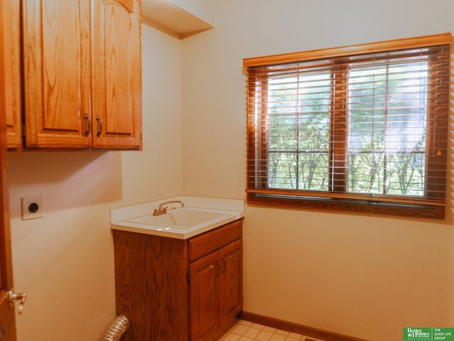 21516 Arbor Street, Elkhorn, NE 68022