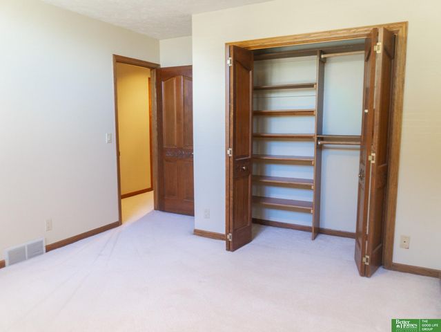 21516 Arbor Street, Elkhorn, NE 68022