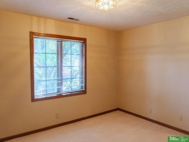21516 Arbor Street, Elkhorn, NE 68022