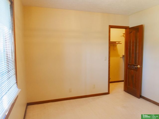 21516 Arbor Street, Elkhorn, NE 68022